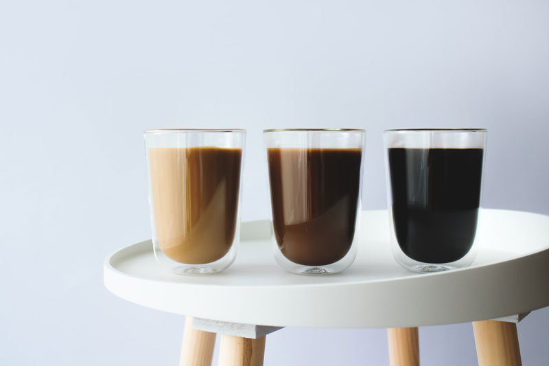 3-coffee-cup-on-white-table